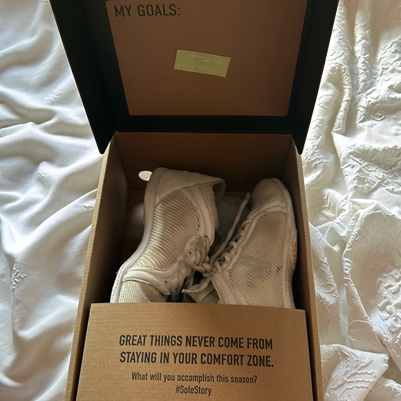 varsity v4x cheerleading sneakers, tennis shoes, all white - Picture 1 of 3